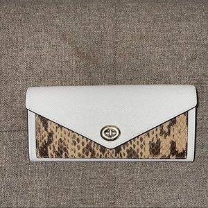 Coach wallet on chain